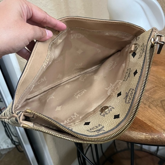 MCM SLING BAG - Picture 10 of 16